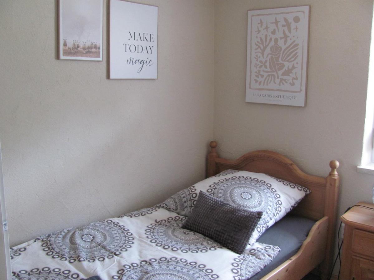 #2 Ruhiges Gemuetliches Ferienzimmer Mit 2 Einzelbetten Gemeinschaftsbad W-Lan Airport Nah Late Night Check In Haus Nr 9,5 Trunkelsberg Exteriör bild